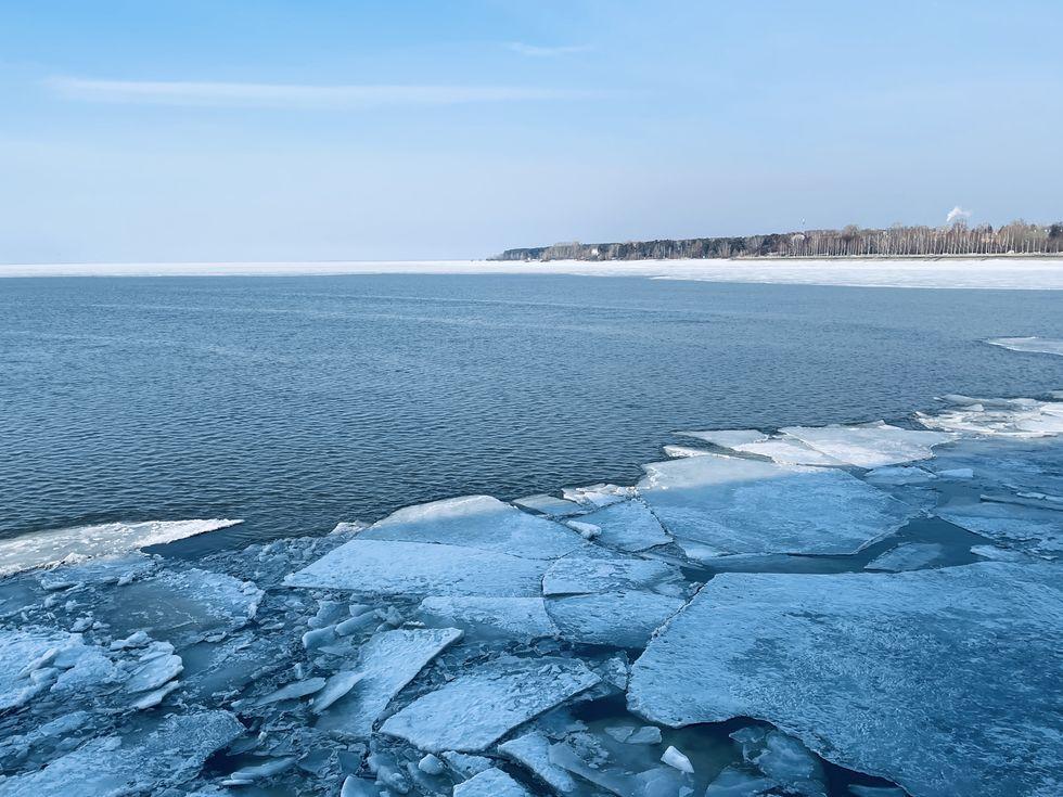 Фото В Новосибирске зафиксировали самое раннее наполнение Обского моря за всю историю 2
